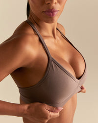 Define 2.0 Seamless Scrunch V-Neck Bra | Mocha