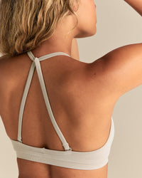Define 2.0 Seamless Scrunch V-Neck Bra | Stone