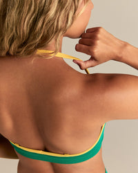 Define 2.0 Seamless Scrunch V-Neck Bra | Amazonia Green