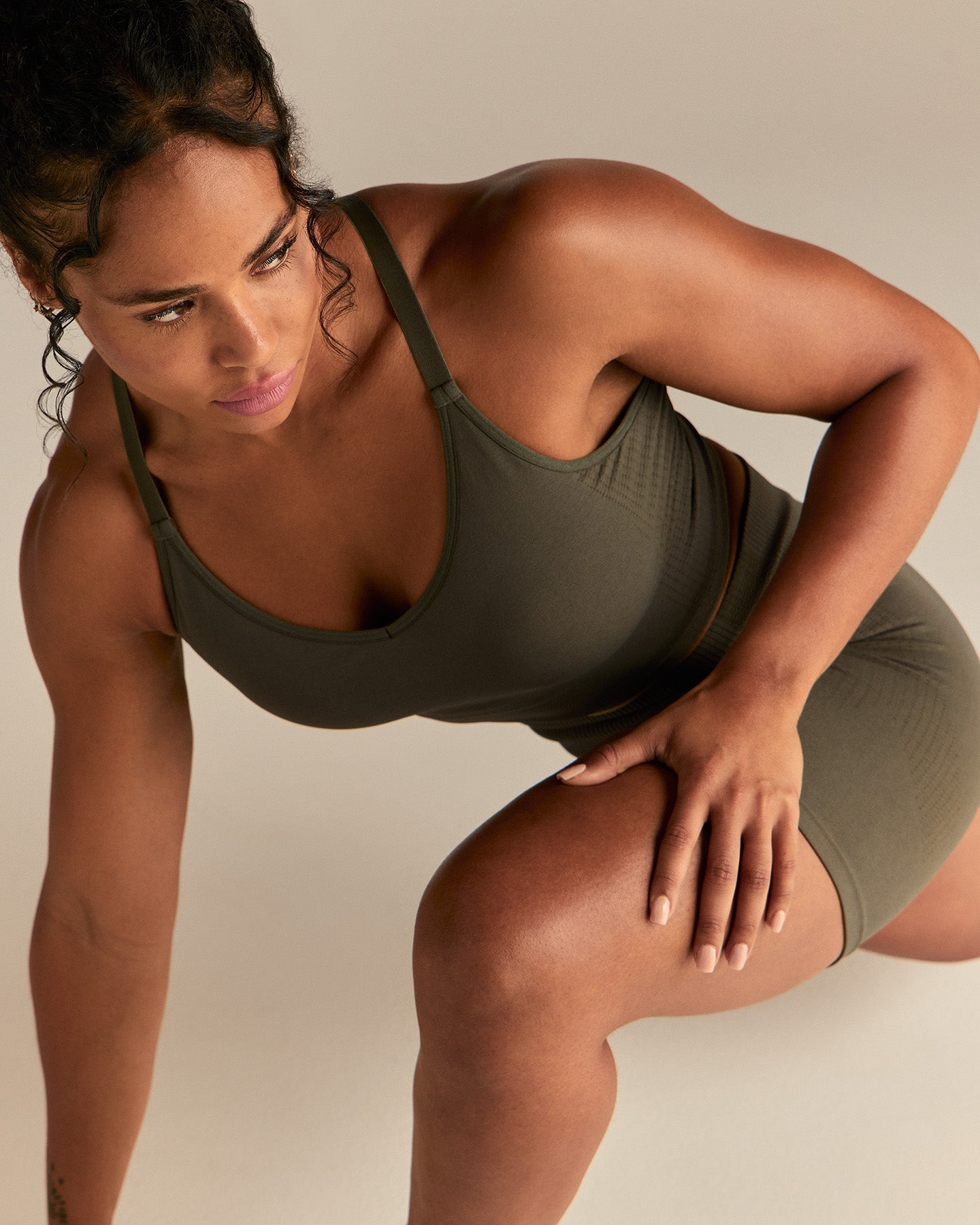 Power Seamless Built-In Bra Tank | Dark Olive